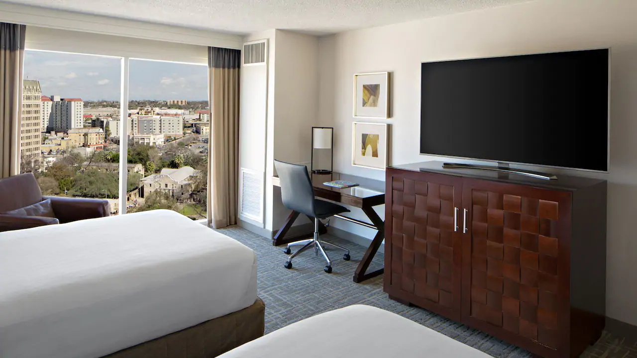 Hyatt-Regency-San-Antonio-Riverwalk-P134-Double-Alamo-View.16x9